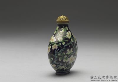 图片[3]-Gilt copper snuff bottle with painted enamel rendering of white plum blossoms on a black ground, Qing dynasty, Yongzheng reign (1723-1735)-China Archive